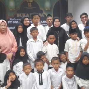 30 Anak Panti Asuhan Al Ma’rifah Dapat Santunan dari Solid Gold Berjangka
