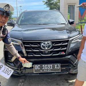 PJR Ditlantas Polda Sulbar Sita Plat Palsu Kendaraan Fortuner