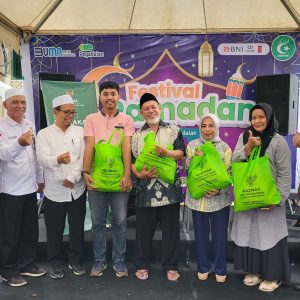 Baznas Sulsel Salurkan Paket Ramadan Bahagia Kepada Marbot Masjid dan Buka Puasa Bersama Anak Yatim Piatu