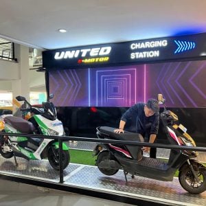 Charging Station United E-Motor di MaRi Mudahkan Pengguna Motor Listrik