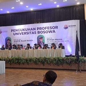 Prof Dr. Firman Menne dan Prof Andi M Rusdi Maidin Genapkan 18 Guru Besar Unibos