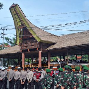 Kapolres Tana Toraja Pimpin Apel Gelar Pasukan Ops Ketupat 2024