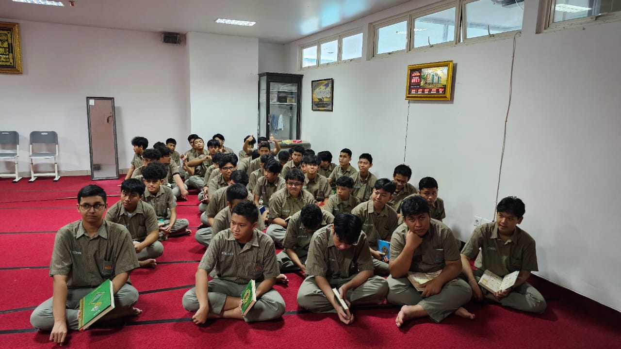SMA Islam Athirah 1 Tanamkan Pendidikan Karakter Islami dan Kedisiplinan Kepada Peserta Didik