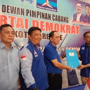 TQ Kembalikan Formulir Pendaftaran Bakal Calon Wali Kota Parepare di Partai Demokrat