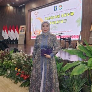 Dharma Wanita Kemenkumham Babel Tampil dengan Tenun Cual di Fashion Show Ramadhan 1445 H