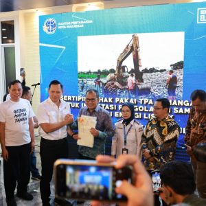 Menteri AHY Serahkan Sertifikat Karebosi ke Pemkot Makassar, Nilainya Capai Rp 3 Triliun