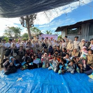 SMA Bosowa School Makassar gandeng KPAJ Gelar Bakti Sosial