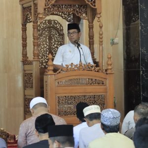 Perkuat Silaturahmi, Pj. Bupati Takalar Shalat Jum’at Berjamaah di Masjid H. Soesila Hj. Hamida