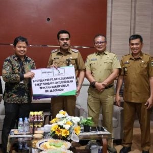 PT Bank Sulselbar Serahkan Bantuan CSR Penanganan Bencana kepada Pemkab Pinrang