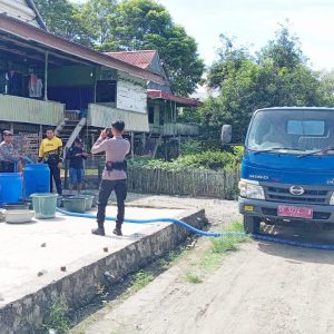 PAM Tirta Karajae Didistribusikan Bantuan Dua Tangki Air Bersih ke Lokasi Bencana Banjir di Wajo