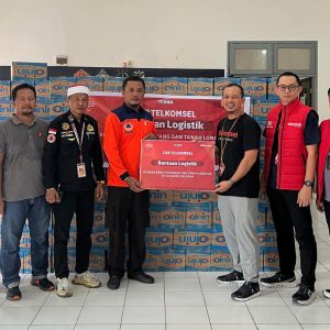 Telkomsel Salurkan Bantuan untuk Korban Bencana Alam di Kabupaten Luwu