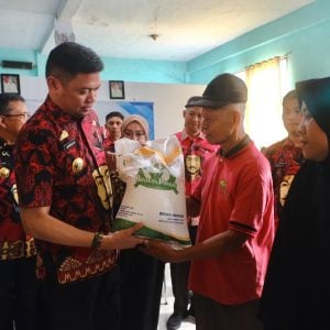 Pemkab Gowa-Bulog Salurkan 54.800 Kg Beras di Kecamatan Somba Opu