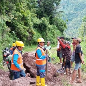 PLN Pulihkan Kelistrikan di Wilayah Terdampak Banjir dan Tanah Longsor di Kabupaten Sidrap