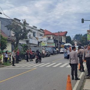 Beri Rasa Aman, Polres Tator Kawal Pemberangkatan Jamaah Haji 2024