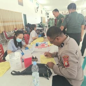 Sinergitas TNI-POLRI, Personil Polres Tator Partisipasi Aksi Donor Darah Peringatan HUT Ke-67 Kodam