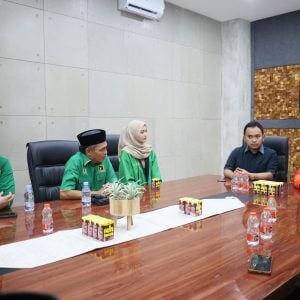 RTQ Dampingi Ketua PPP Sulsel Saat Danny Kembalikan Formulir Cagub