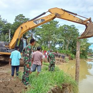 Cegah Bencana, Satgas TMMD Kodim 1403/Palopo Lakukan Peningkatan Tanggul Sungai Kandoa