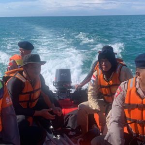 Tim SAR Gabungan Sisir Teluk Bone Cari Pemuda Lompat dari Atas Kapal Tujuan Kolaka