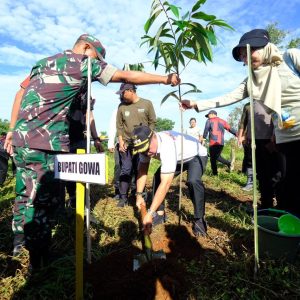 Peringati Hari Lingkungan Hidup Sedunia, Pemkab Gowa Tanam 1.000 Pohon di Lahan Kritis