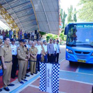 Pj Gubernur Luncurkan Dua Unit Bus Gratis Trans Sulsel di Pangkep