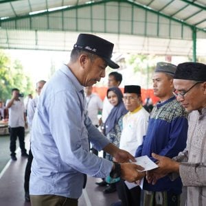 Pj Wali Kota Parepare Kembali Serahkan Insentif RT/RW hingga Pegawai Syara