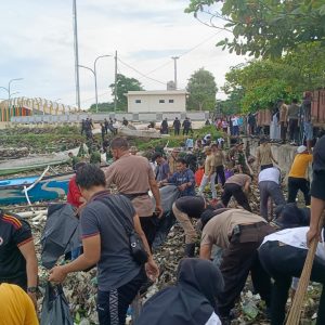 Pemkot-TNI-Polri Kolaborasi Bersih-bersih Pantai Peringati Hari Lingkungan Hidup Sedunia