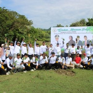 Gerakan Menanam Pohon dan Jalan Santai, Komitmen DPRD Sulbar Bangun Ekosistem Ekonomi Hijau