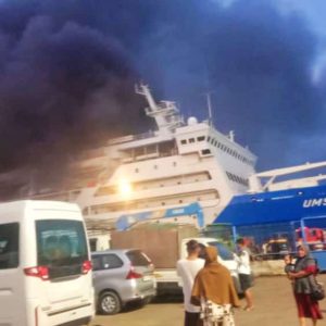 KM Umsini Terbakar di Pelabuhan Soekarno Hatta Makassar