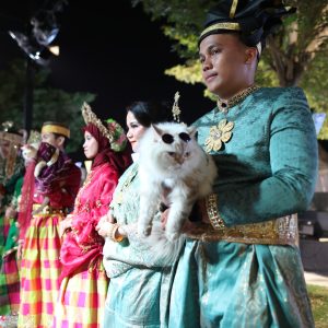 Fashion Show Kucing, Meriahkan Zona 5 F8