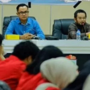 Ray Suryadi bersama Andi Hadi Ibrahim Sambut Mahasiswa Unhas di DPRD Makassar