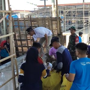Pj Bupati Takalar Pimpin Gotong Royong Bersihkan Pasar Sentral