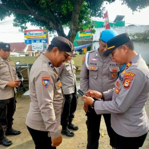 Cegah Judi Online, Kapolsek Galut Polres Takalar Razia Ponsel Seluruh Anggotanya