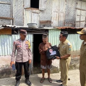 Pemkot Parepare dan Yayasan PIN Salurkan Puluhan Paket Sembako di Kelurahan Kampung Pisang