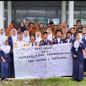 Keluarga Besar SMPN 1 Tapalang Deklarasi Anti Kekerasan dan Perundungan