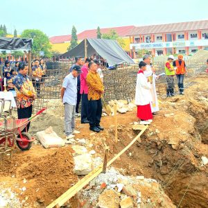 Peletakan Batu Pertama Pembangunan RKB SMPN 1 Torut, Alokasinya Rp4,08 Miliar