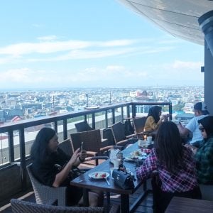 Swiss-Belhotel Makassar Hadirkan Program Santap Siang dengan Panorama Laut Kota Makassar