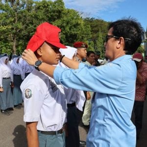 Sekda Pinrang Sematkan Atribut Paskibraka, Tanda Dimulainya Latihan