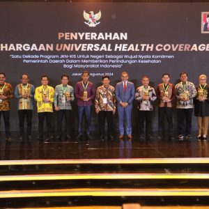 Pemkab Wajo Menerima Penghargaan UHC Awards Dari Wapres Ma’ruf Amin