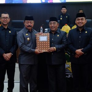 Lakukan Sinkronisasi Program Daerah dengan Pusat, Pemkab Gowa Serahkan Ranperda RPJPD 2025-2045