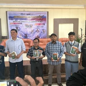 Diskusi Sastra dan Bedah Buku Antologi Puisi Peserta Festival Sastra Parepare