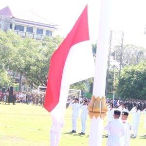 Sukses Kibarkan Bendera Merah Putih, Pj Wali Kota Berikan Pujian kepada Paskibraka Parepare