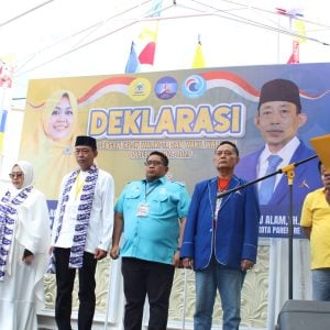 Dihadiri Dua Anggota DPR RI Terpilih, Erat Bersalam Gelar Deklarasi Sebelum Daftar ke KPU Parepare