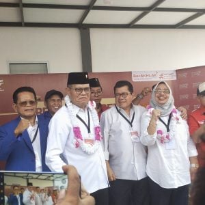 Didampingi Mantan Gubernur Sulbar, PHS-Enny Resmi Mendaftar di KPU