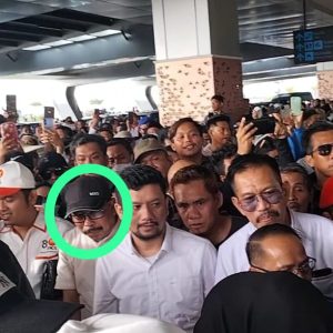 Berada Dikerumunan Massa Pendukung SDK-JSM, Sekda Mamuju Jadi Sorotan