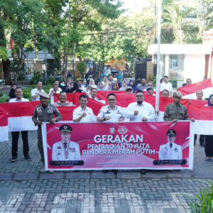 Camat Rappocini Gelar Pembagian 10 Juta Bendera Merah Putih 2024