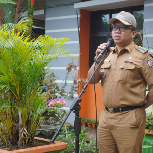 Apel Pagi, Camat Rappocini Ajak Pegawai Tingkatkan Disiplin dan Kebersihan Lingkungan