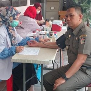 Peduli Sesama, Puluhan Personel Satpol PP Makassar Ikut Aksi Donor Darah