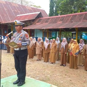 Police Go To School, Polres Takalar Edukasi Pelajar SMA Tata Cara dan Etika Berlalu Lintas