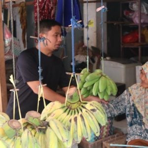 Blusukan di Pasar Labukkang, Tasming Hamid Komitmen Tingkatkan Ekonomi Pedagang Tradisional