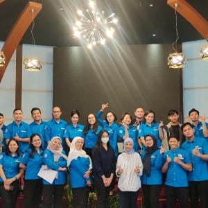 Aston Makassar Gelar Program Pelatihan Bahasa Inggris